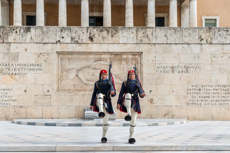 雅典,希腊- 2013年3月17日:礼仪改变在希腊议会